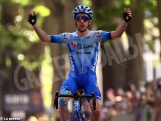 Giro d'Italia: a Torino vince Yates, Rosa consolida la maglia azzurra