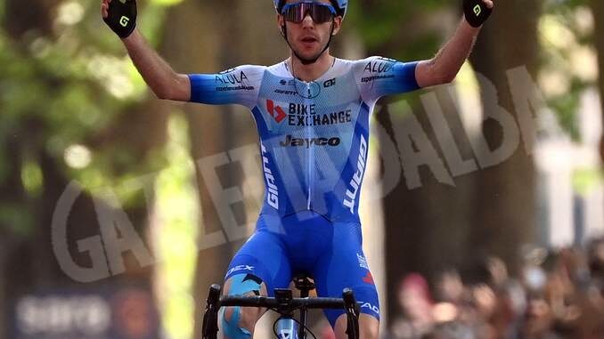 Giro d'Italia: a Torino vince Yates, Rosa consolida la maglia azzurra