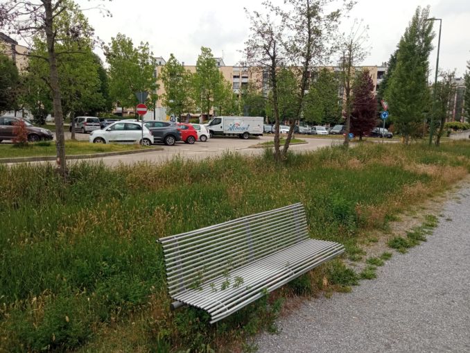 In via Margherita di Savoia fra quiete e verde trascurato