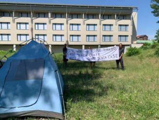 Il Medical hotel “occupato”: «La casa è un diritto, invece di costruire utilizziamo gli spazi disponibili»