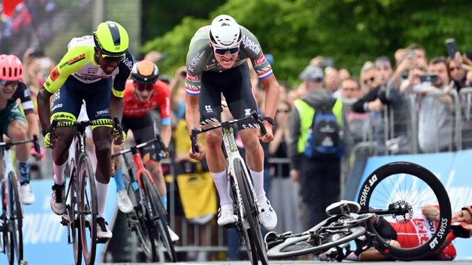 Giro d'Italia: Van der Poel è la prima maglia rosa. Domani c'è la tappa a cronometro