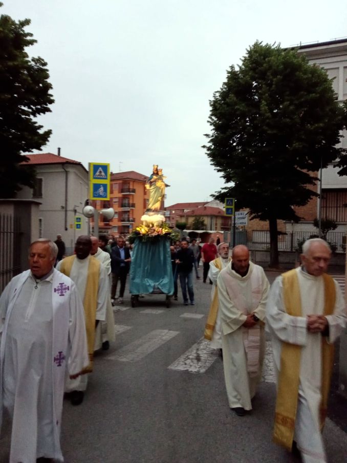 bra-processione-madonna-salesiani6