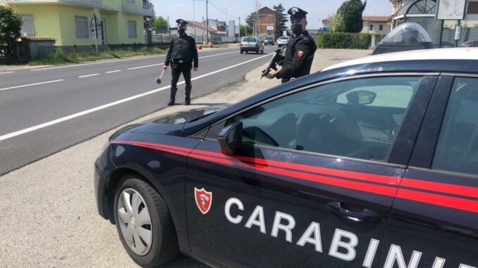 Ruba cosmetici in farmacia: arrestato dai Carabinieri in piazza Alfieri
