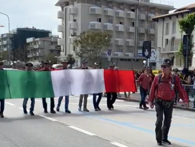 Le penne nere di Bra presenti all'Adunata nazionale di Rimini 1