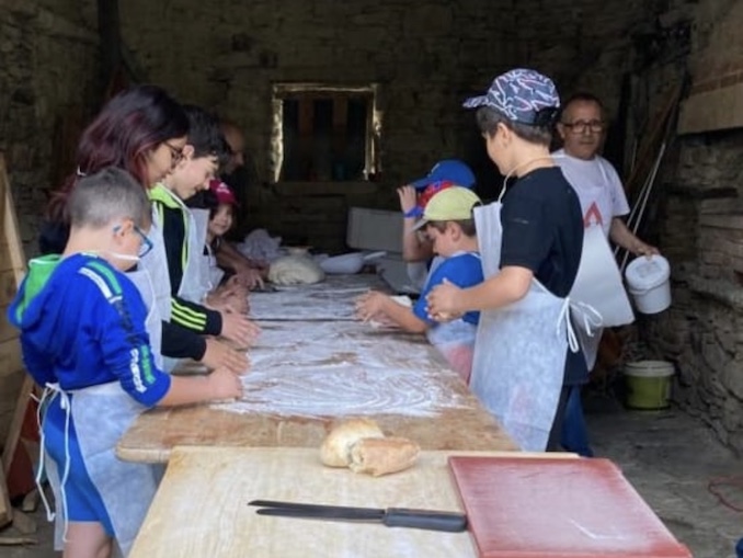 Bambini all’opera a Cascina Crocetta di Castelletto Uzzone