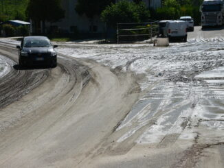 Esonda il Tinella a Borgonuovo: vasto allagamento in via del Molino