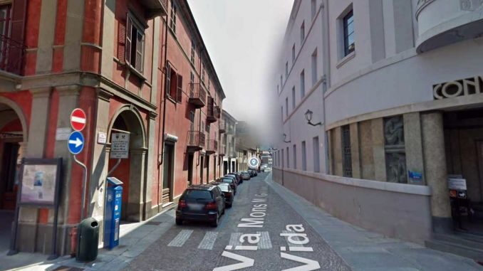 Domani si smonta la gru in via Vida. Divieto di transito temporaneo