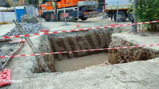 Dal cantiere di piazza Ferrero emergono tracce di Medioevo