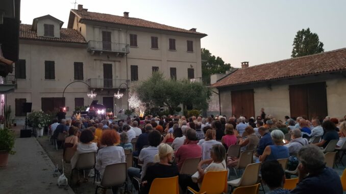 Una serata meravigliosa con Antonella Ruggiero a Castiglione Tinella 1