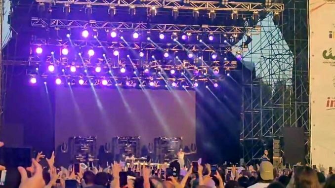 Tutto normale: è in corso il concerto di Collisioni con 5 giovani artisti sul palco