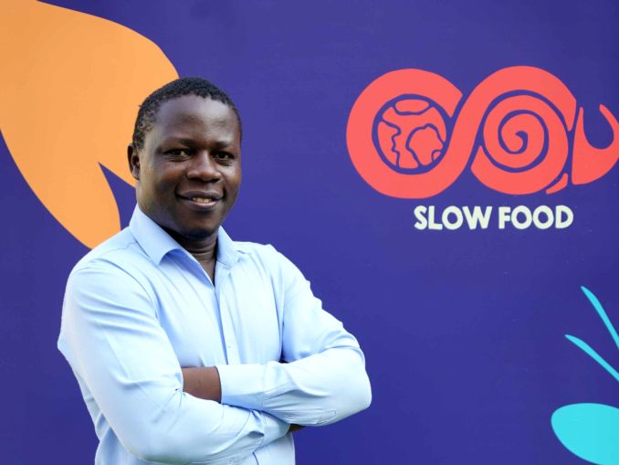 Il nuovo presidente di Slow food è Edward Mukiibi, nato in Uganda nel 1986, anno in cui Petrini a Bra fondava il movimento
