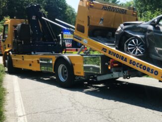 Scontro tra due auto sulla provinciale a Monforte d'Alba: intervengono pompieri e 118