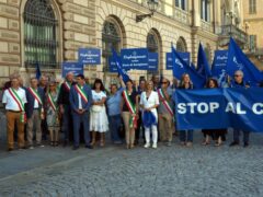 Le imprese scendono in piazza contro il caro bollette