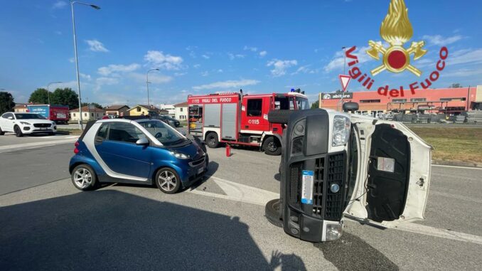 Scontro fra due auto nelle periferia di Savigliano: due feriti