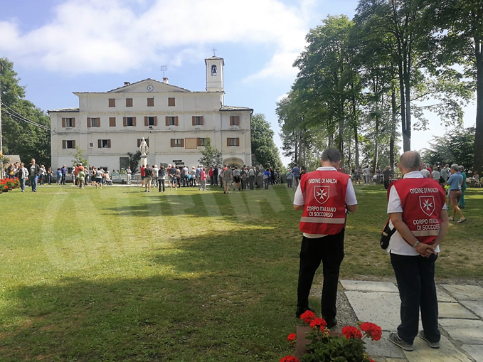 Alcuni volontari braidesi del Cisom al Santuario di Valmala in Valle Varaita