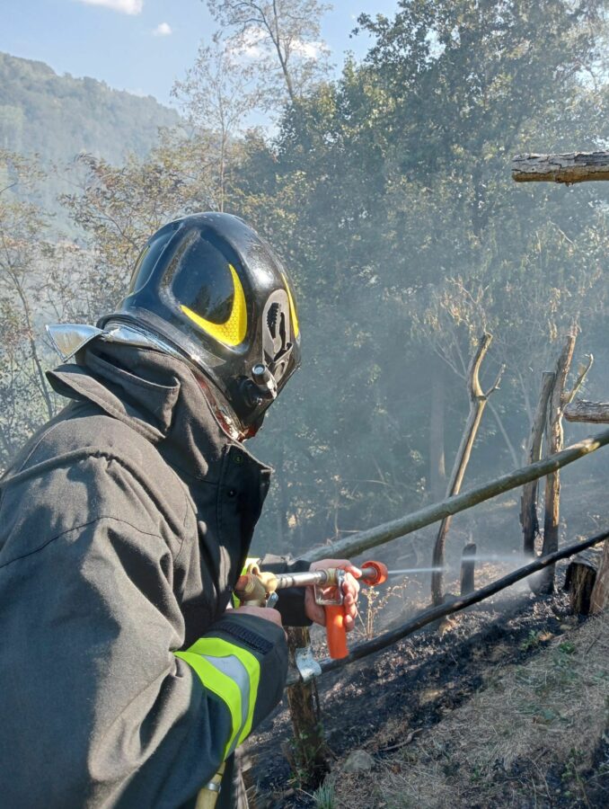 Incendio boschivo a Pezzolo Valle Uzzone 1