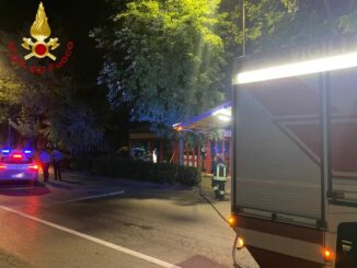 Incendio in un chiosco di corso XXV Aprile domato dai Pompieri