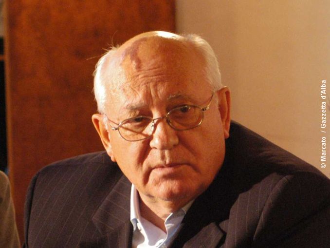 Il ricordo di Mikhail Gorbaciov che fu ospite della Fiera del tartufo e di Alba libri