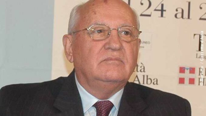 Il ricordo di Mikhail Gorbaciov che fu ospite della Fiera del tartufo e di Alba libri 1