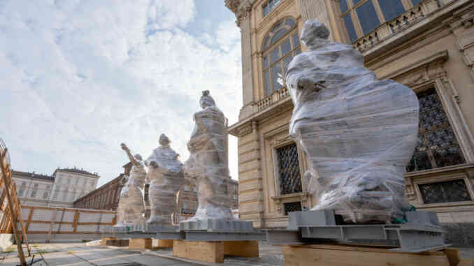 Piazza Castello: quattro statue e un restauro