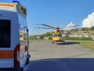 Canale: si ustiona accendendo la stufa, grave una 63enne