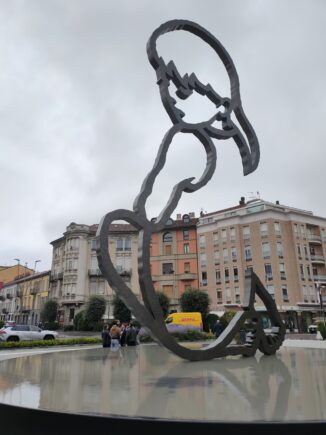 FOTO LETTORI: polvere sul fondo della fontana di Berruti 1