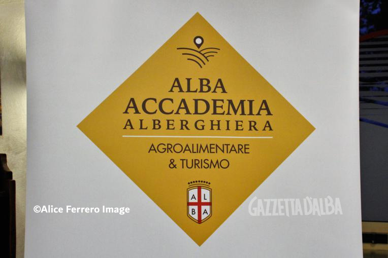 Cerimonia di consegna attestati ai futuri Chef ed Operatori Turistici del territorio, presentate le iniziative territoriali ed internazionali di Alba Accademia Alberghiera (FOTOGALLERY e VIDEO) 17