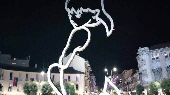 Svelata Alba la statua di Berruti voluta dalla famiglia Ferrero