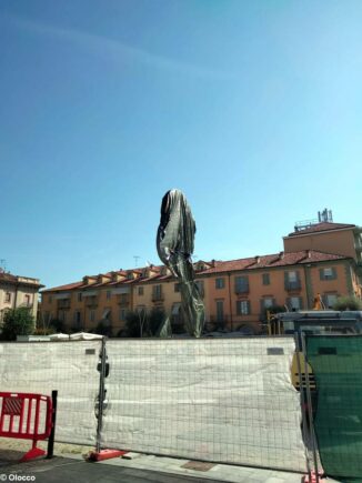 Alba: l’opera dono della famiglia Ferrero è stata installata sulla nuova fontana in piazza Michele Ferrero