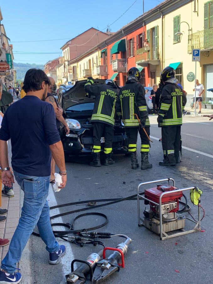 Santo Stefano Belbo: cinque auto coinvolte in incidente in corso Piave 1