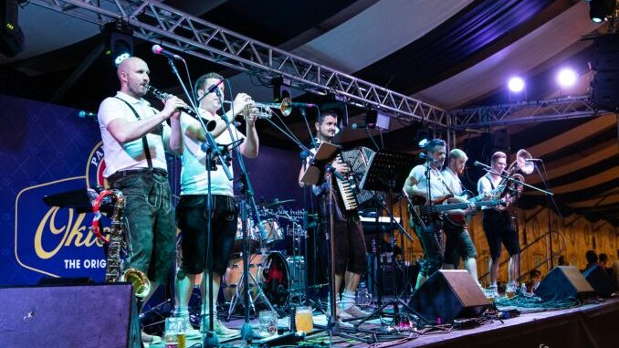 Il Paulaner Oktoberfest Cuneo raddoppia la musica tra band bavarese, cover band e dj set