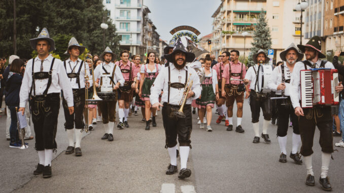 Tutto pronto per la sfilata che darà il via al Paulaner Oktoberfest Cuneo 2022