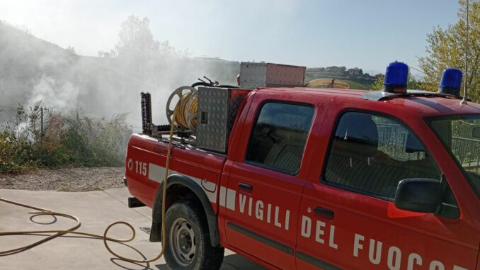 Incendio sterpaglie a Trezzo