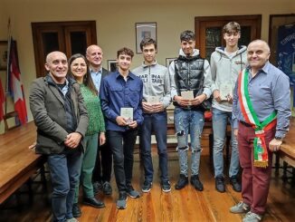L’Amministrazione Comunale di Monchiero consegna la Costituzione Italiana a 4 giovani che hanno raggiunto la maggiore età 2
