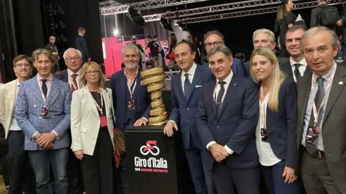 Un risotto rosa al tartufo bianco d'Alba per la presentazione del 106° Giro d'Italia