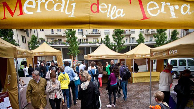 Mercato-della-terra-Alba Mercato della Terra Slow Food, il 5 e 6 novembre in piazza Pertinace ad Alba