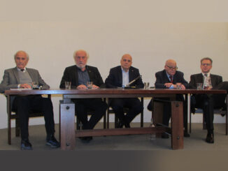Cinque ex primi cittadini albesi ricordano il sindaco Giovanni Vico in una conferenza, lunedì 5 dicembre presso la Sala Storica del Teatro Sociale