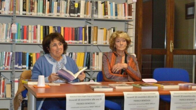 Franca Benedusi, con il romanzo "Il mio nome è Daniela", incanta il suo pubblico alla Biblioteca Civica "Angelo Ruga" di Clavesana