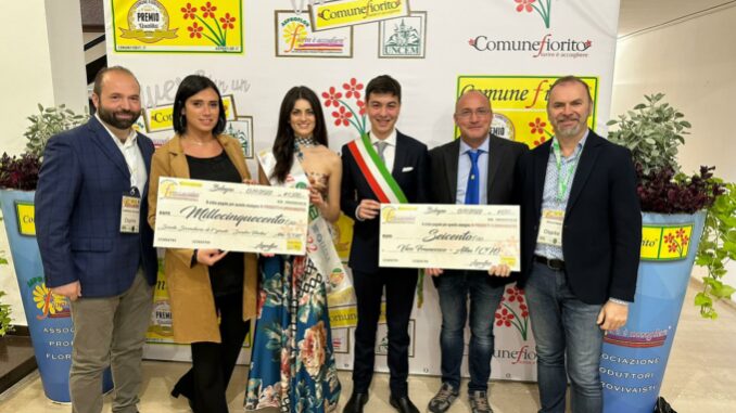 Alba: riconfermato il riconoscimento di “Comune Fiorito”. Premio anche alla scuola media “Pertini”