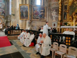 Nella cattedrale di Asti si prepara 1