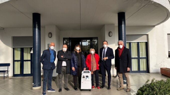 Rotary Club Canale Roero consegna un concentratore di ossigeno presso la casa di riposo “M. Farinasso” di Monticello d’Alba