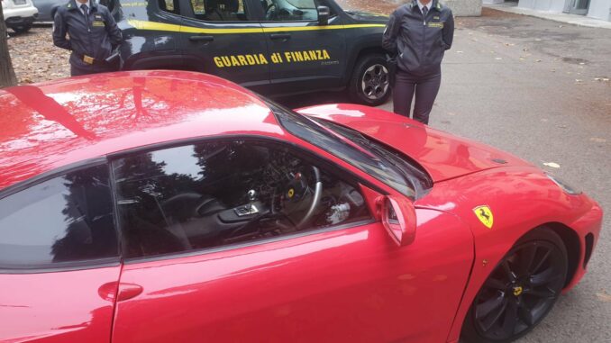 Sequestrata dai finanzieri di Asti una Ferrari contraffatta