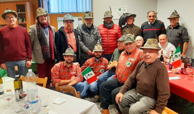 Gli Alpini dell'Alta Langa hanno festeggiato Luigi Quazzo di Feisoglio