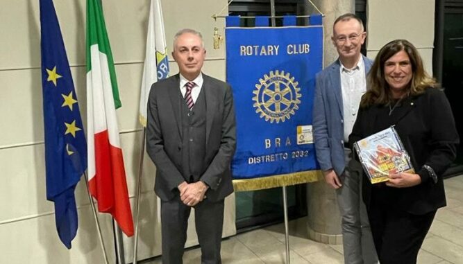 Rotary Club Bra festeggia con la solidarietà alla cena di Natale ed accoglie una nuova socia 2