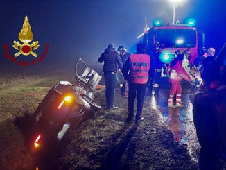 Auto fuori strada a Cavallermaggiore, intervengono i Vigili del fuoco di Saluzzo