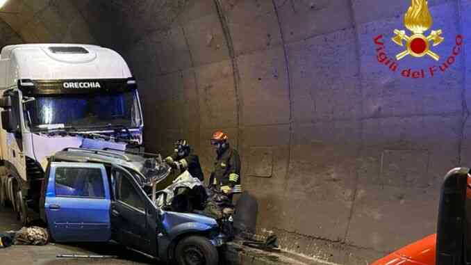 Incidente nella galleria Molini d'Isola, muore una donna di 59 anni