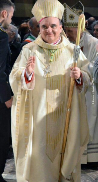 Gli auguri del vescovo di Alba: «Dall’alto e glorioso Dio  la luce che spazza le tenebre»