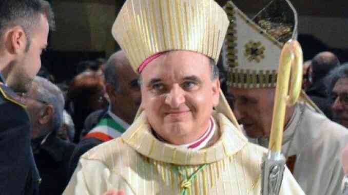 Gli auguri del vescovo di Alba: «Dall’alto e glorioso Dio  la luce che spazza le tenebre»
