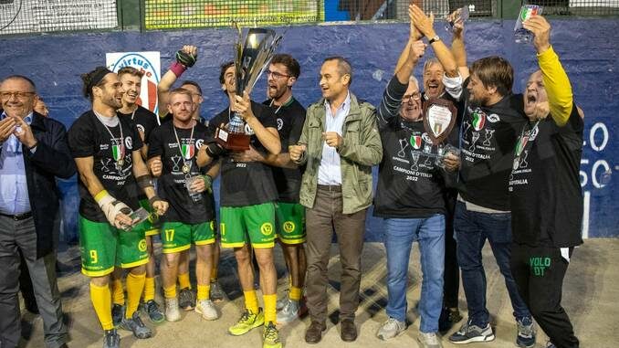 Giovedì 8, a Guarene, la cerimonia della piastrella sul muretto dei campioni