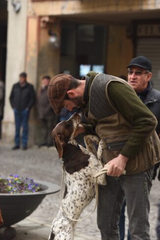 Con l’allegra sfilata di tabui e trifolao cala il sipario sulla stagione del tartufo 1